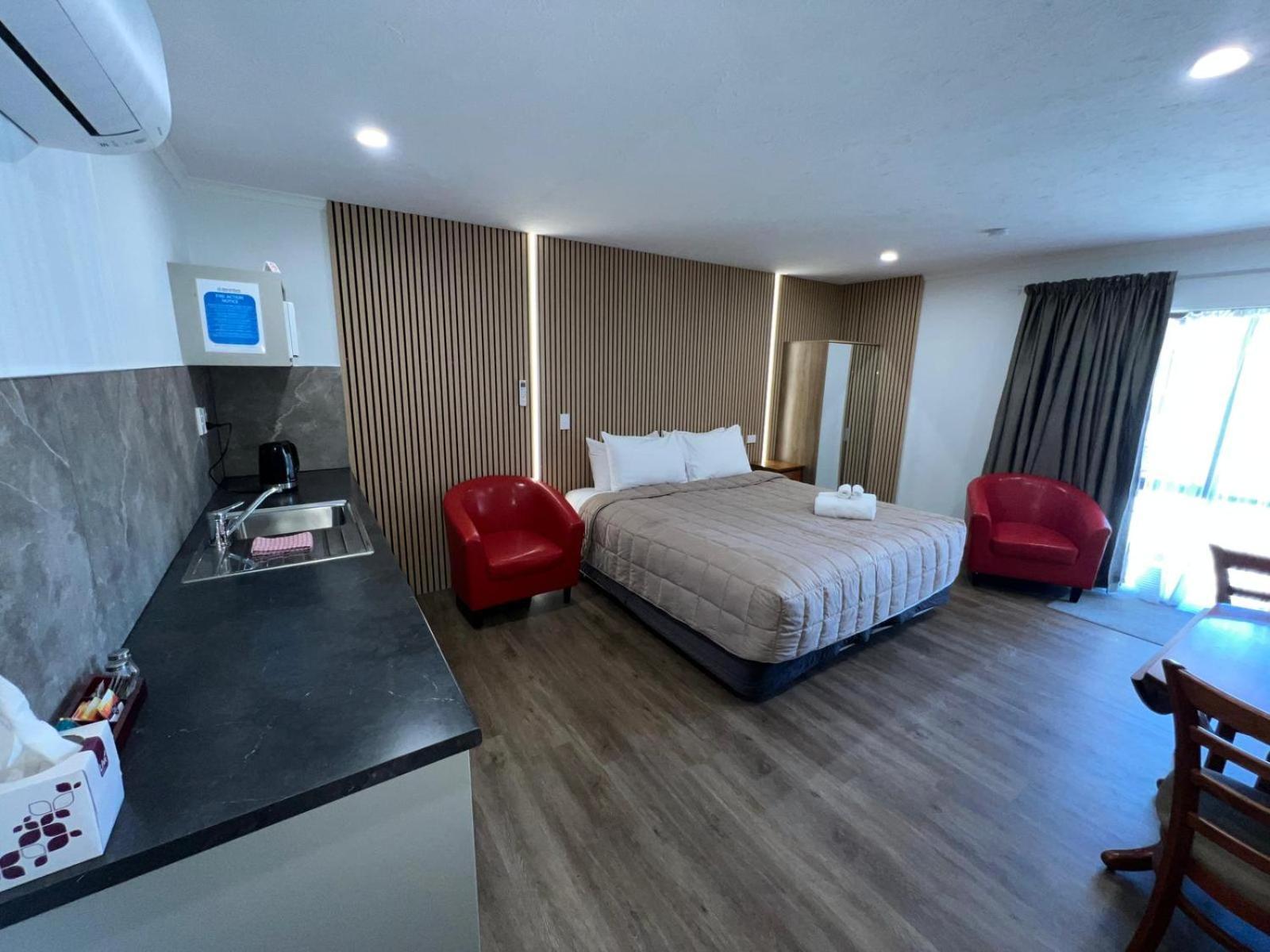 Motel Academy